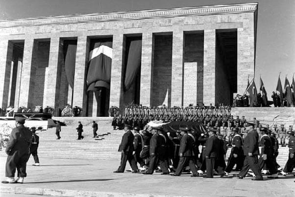 Anıtkabir ile İlgili Şiirler