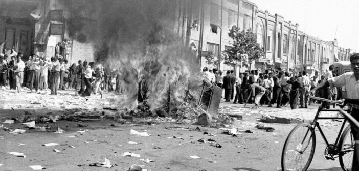 1953 İran Darbesi Ajax Operasyonu’nun Nedenleri ve Sonuçları Nelerdir?